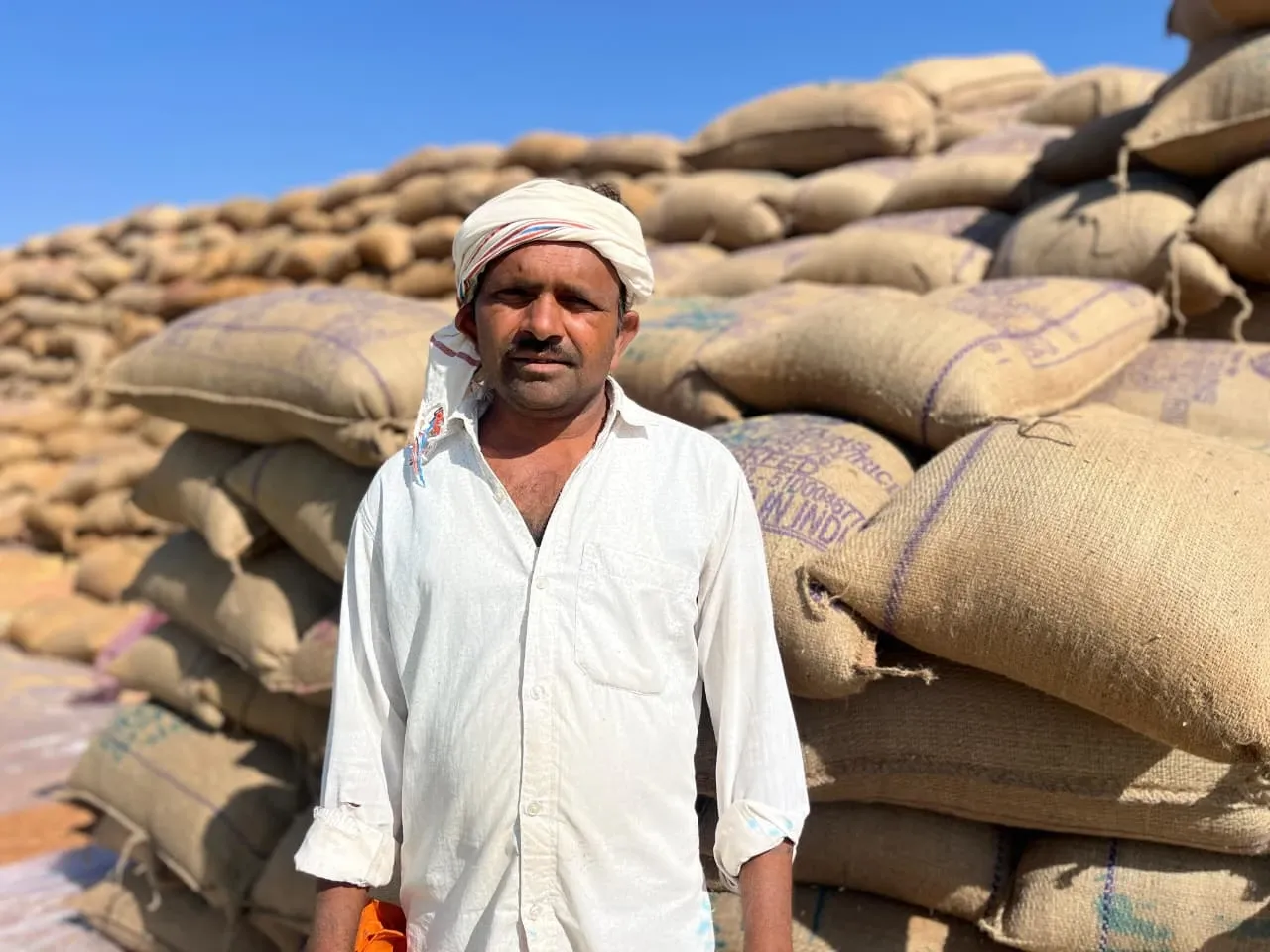  ग्राम गोइन्द्री में 08 लीटर कच्ची महुआ शराब एवं 40 किलोग्राम महुआ लाहन जब्त